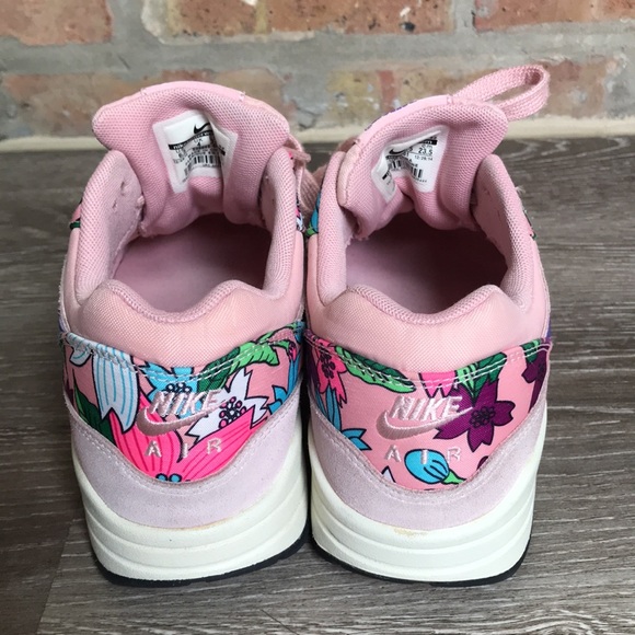 Nike - Picture 3 of 16